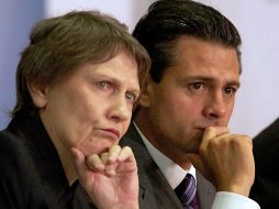 Enrique Peña Nieto y Helen Clark, durante la presentación del Informe sobre el Desarrollo Humano 2013, del PNUD. AFP /