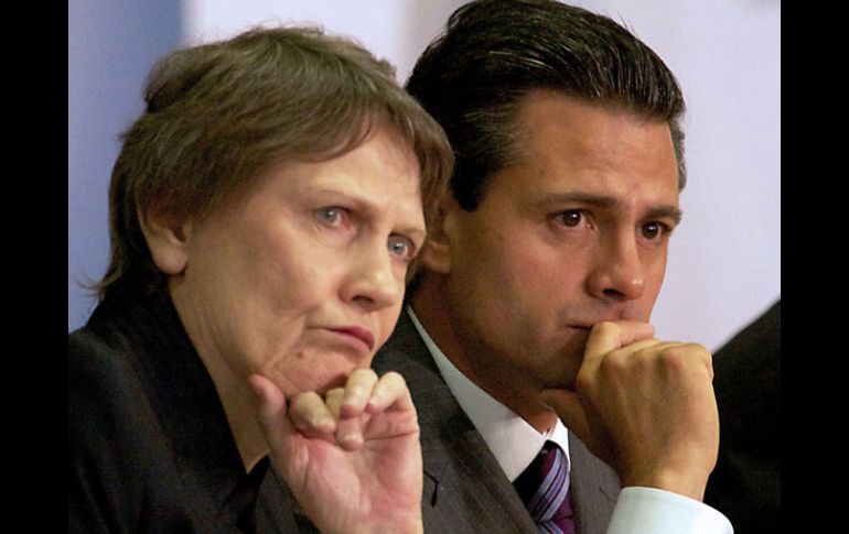 Enrique Peña Nieto y Helen Clark, durante la presentación del Informe sobre el Desarrollo Humano 2013, del PNUD. AFP /