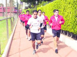 Omar Bravo y Leandro Cufré son el referente del equipo rojinegro, que ayer se retiró luego del entrenamiento sin hablar con los medios. EL INFORMADOR /