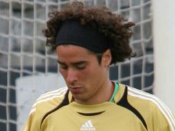 Guillermo Ochoa también está convocado en la selección mexicana. ARCHIVO /