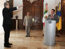 Ramos Flores (i), junto a Arturo Zamora (c) y el gobernador Aristóteles Sandoval (d).  /
