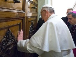 Tras la visita al cardenal argentino Jorge Mejía, de 90 años, el Papa Francisco vuelve al Palacio Apostólico. EFE /