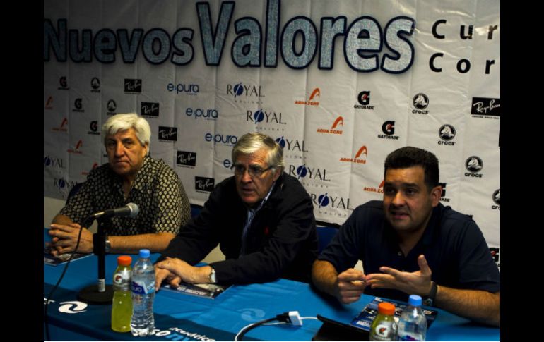 Nelson Vargas (c) se encuentra agradecido con el apoyo de las nuevas administraciones y de los padres de familia.  /