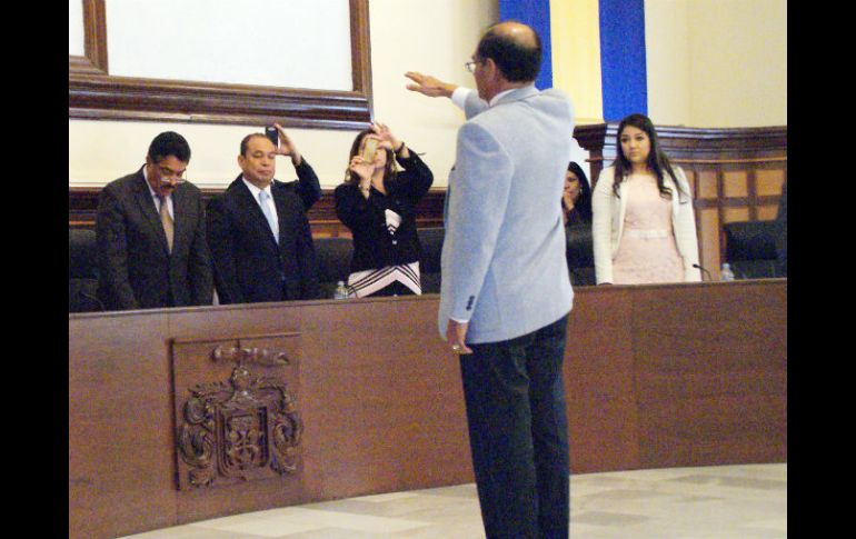 Jesús Ayala Cornejo rinde protesta como regidor suplente de Enrique Ramos Flores.  /