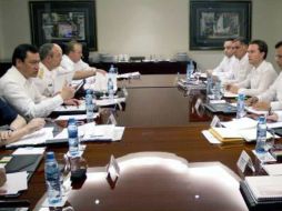 El titular de la Segob encabeza una reunión con gobernadores para hablar de seguridad. TOMADA DE @osoriochong ESPECIAL /