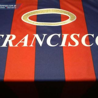 San Lorenzo luce camiseta con imagen del Papa