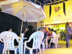Ambiente relajado. Un establecimiento de micheladas en el municipio de Guadalajara. EL INFORMADOR /