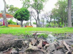 Algunas zonas del Parque de la Revolución lucen con basura acumulada y falta de mantenimiento. EL INFORMADOR /