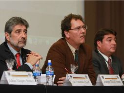El director del CEESP, Luis Foncerrada, el académico Enrique Dussel y Juan Carlos López. NTX /