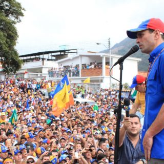 Capriles vuelve a exigir debate