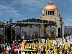 Concentración que efectuó el PRD en el Monumento a la Revolución, con motivo del 75 aniversario de la expropiación petrolera. EFE /