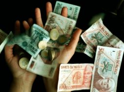 En Latinoamérica los créditos de bancos cayeron un 4.3 por ciento entre finales de junio y finales de septiembre de 2012. ARCHIVO /