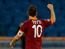 Francesco Totti inmortalizo su nombre en la historia del futbol de Italia. AFP /