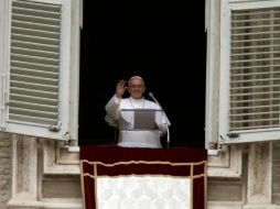 Asisten 150 mil fieles a primer Ángelus del Papa Francisco. EFE /