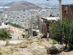 En la zona del Cerro del Cuatro se encuentran registradas cuatro mil 300 viviendas,distribuidas en cuatro colonias que abarcan el cerro ARCHIVO /