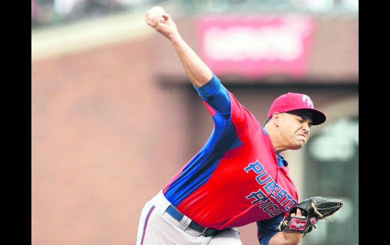 El abridor de Puerto Rico, Mario Santiago, realizó una excelente labor, antes de salir por una rigidez en el antebrazo. AFP /