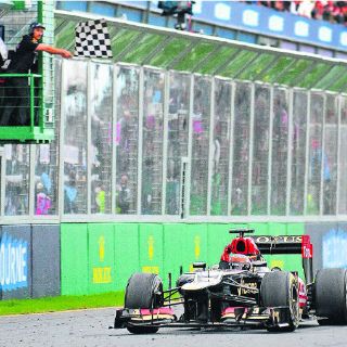 Räikkönen pega primero