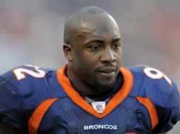 Dumervil aún podría regresar si los Broncos no consiguen a su reemplazo. AP /