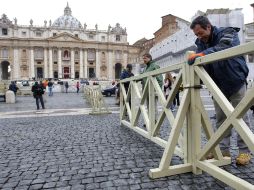 Los preparativos en la Basílica de San Pedro en el Vaticano. EFE /