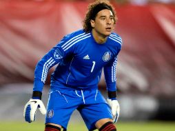 El guardameta azteca tiene una importante participación al mantener su meta sin anotaciones. MEXSPORT /