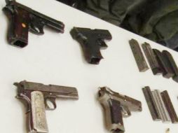 Otra iniciativa incluiría prohibir armas a gente acusada de violencia doméstica. ARCHIVO /