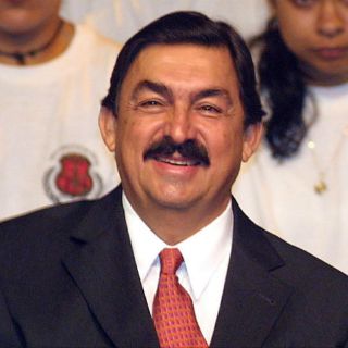 Dictan nueva orden de aprehensión contra Napoleón Gómez