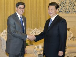 Xi Jinping recibe al secretario estadounidense del Tesoro, Jacob Lew. AP /