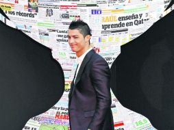 Cristiano Ronaldo recibió el premio ''Alfredo di Stefano'' como el mejor jugador de la temporada pasada. EFE /