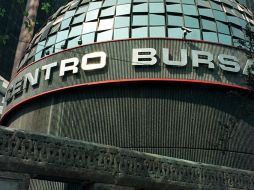 La Bolsa Mexicana de Valores cierra con 544.44 unidades menos que el viernes, debido a que el lunes fue feriado. ARCHIVO /