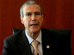 José González Morfín elaborará un proyecto que refleje lo que provocó la polémica de esta reforma constitucional. ARCHIVO /