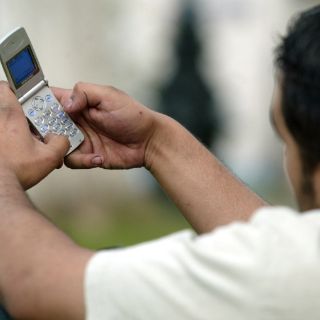 Continuará volatilidad en acciones de América Móvil: Invex