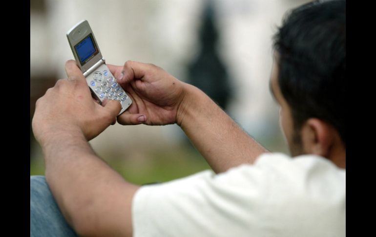 La compañía enfrenta varios riesgos entre los que se encuentra la competencia de otros proveedores de telefonía celular. ARCHIVO /