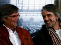 El actor británico Jeremy Irons (d) y el director danés Bille August. EFE /