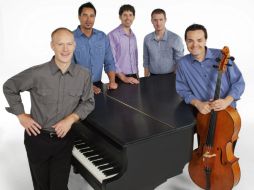 El grupo estadounidense ''The Piano Guys'', con motivo de la presentación hoy en Berlín de su primer álbum. EFE /