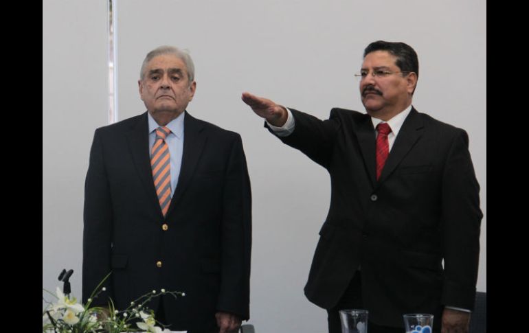 Hernández Amaya (d) expresó su agradecimiento a la Junta de Gobierno por la confianza depositada en su persona. ESPECIAL /