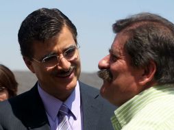 Bravo Padilla (i) estuvo presente esta tarde en el acto de colocación de la primera piedra del Centro Universitario de Zapotlanejo.  /