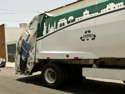 Tras el incidente, el chofer siguió su curso y dejó el camión abandonado cuadras adelante, para luego huir. ARCHIVO /