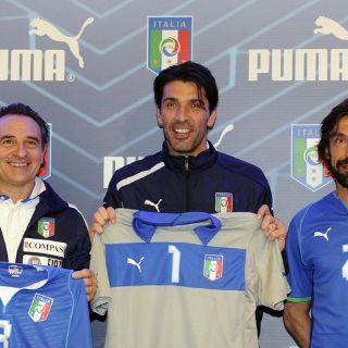 Buffon quiere ver a Totti con la azzurra