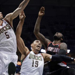 Los Bucks ganan con poca participación de Ayón