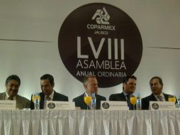 Aristóteles Sandoval (segundo derecho) durante la LVIII Asamblea anual de Coparmex en Jalisco.  /