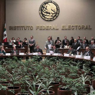 El IFE publica acuerdo para mantener datos en credencial de elector