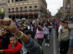 Los normalistas buscan que las autoridades accedan en la liberación de plazas automáticas y recursos para cubrir un viaje a Cancún. ARCHIVO /