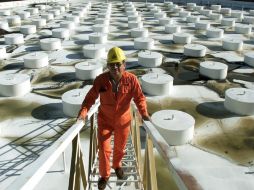 Petróleos Mexicanos señala que con estas acciones contribuye al fortalecimiento de la economía del país. ARCHIVO /