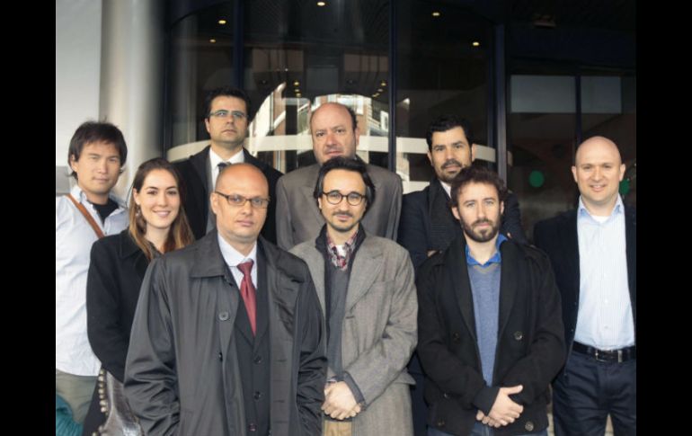 Los premiados acudieron hoy a visitar la sede central de la Agencia EFE en Madrid, donde se reunieron con un grupo de directivos. EFE /