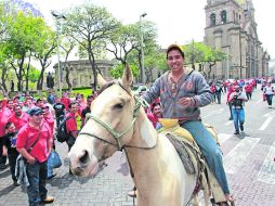 Presión. La manifestación les redituó a los empleados del municipio en un aumento directo al salario de 750 pesos mensuales. EL INFORMADOR /