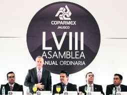 Permanencia. Óscar Benavides (de pie) presidirá la Coparmex Jalisco durante el periodo 2013-2014. EL INFORMADOR /