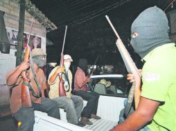 GUERRERO. Elementos de la Policía Comunitaria de Ayutla de los Libres realizan un rondín nocturno. NTX /