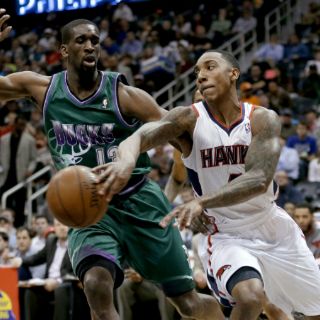 Atlanta vence a Milwaukee sin Gustavo Ayón