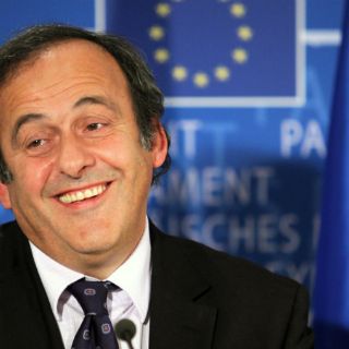 Platini podría contender a la presidencia de FIFA