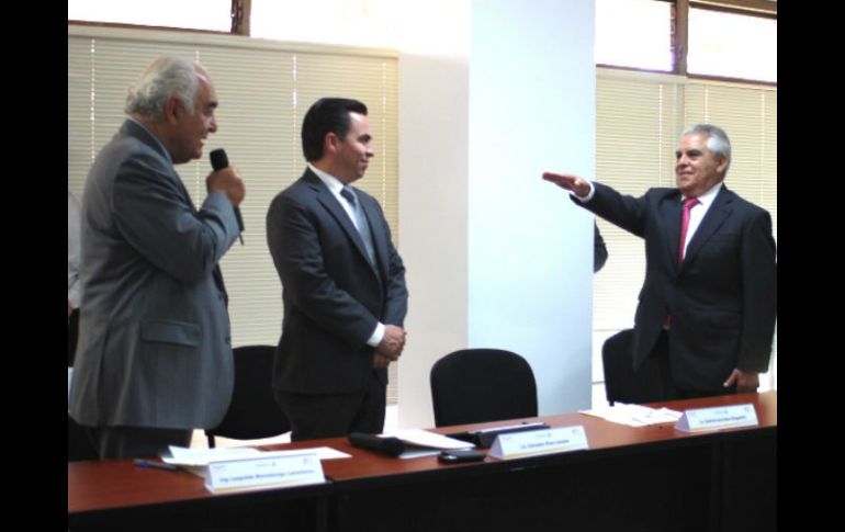 González Delgadillo (d) señala que de inmediato realizará un diagnóstico objetivo y profundo de la situación del organismo. ESPECIAL /